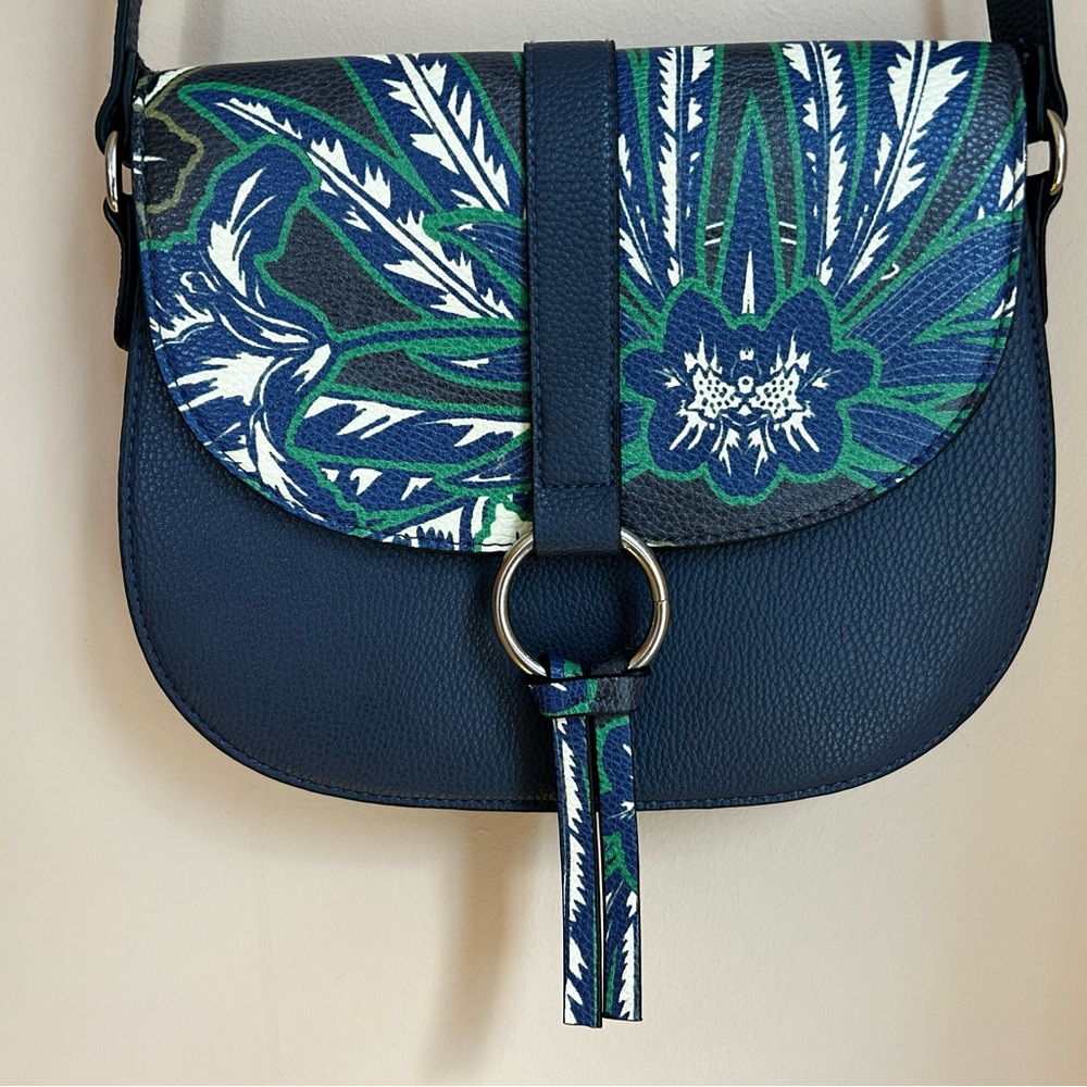 Like new cross body summer bag.